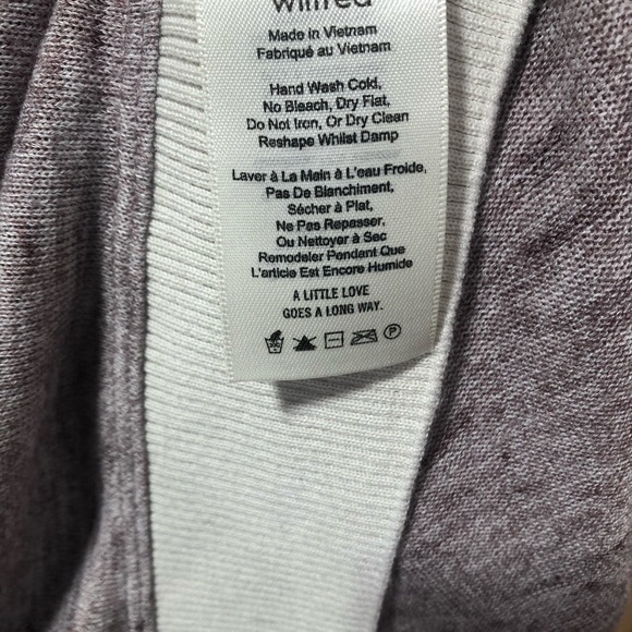 Wilfred rose coloured sweater from Aritizia. - Picture 2 of 4